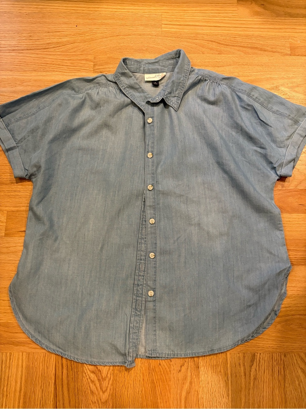 Chambray Short-Sleeve Denim Button-Up Shirt Sz M